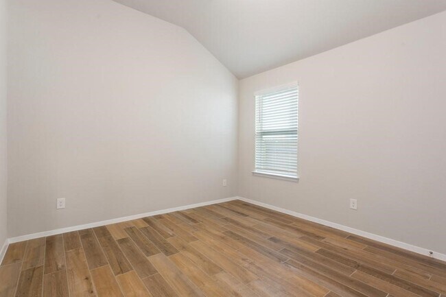 Building Photo - 223 Trailside Ln