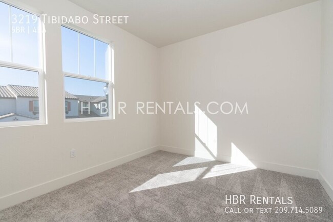 Building Photo - BRAND NEW CONSTRUCTION: Spacious 5-Bed San...