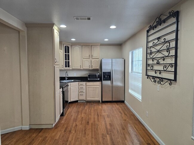 Building Photo - 2710 W Craig Pl