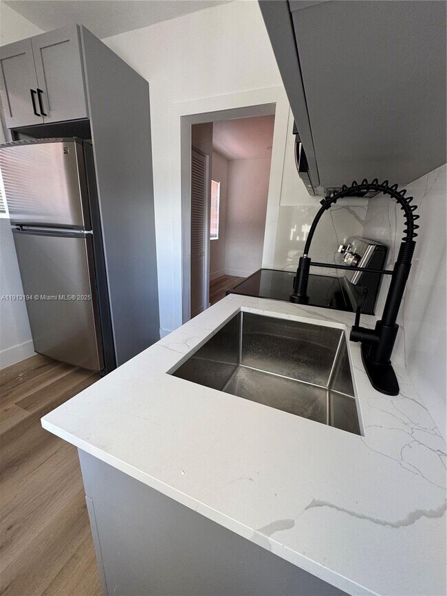 Building Photo - 4028 SW 11th St