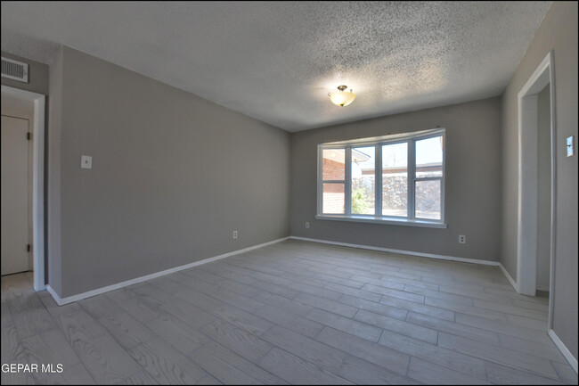 Building Photo - 6915 Pamlico Dr