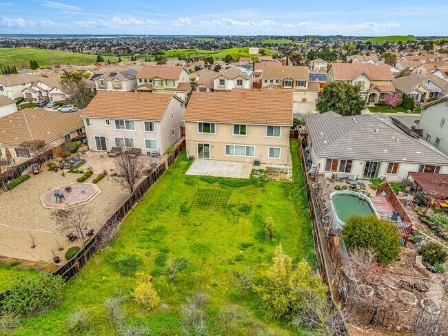 Building Photo - EXTRA LARGE HOME AND LOT... NESTLED IN THE ANTIOCH HILLS... 5 BEDS/3 BATHS/LARGE LIVING ROOM AND ...