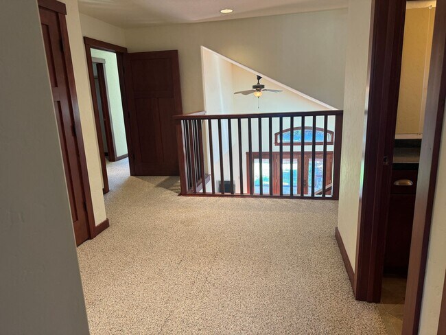 Building Photo - 4br/3bth CRAFTSMAN STYLE HOUSE in Arcata