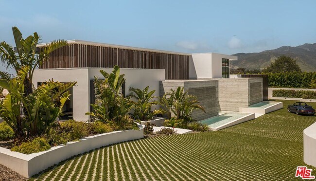 Primary Photo - 6889 Dume Dr