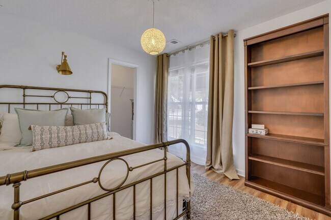 Building Photo - 142 West Tisbury Lane