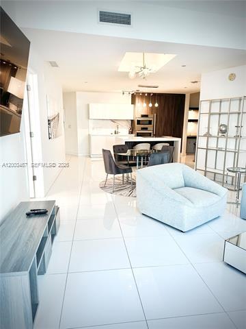 Building Photo - 851 NE 1st Ave