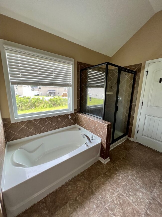 Building Photo - SPRING MOVE-IN SPECIAL: $300 OFF 1ST MONTH...