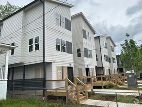 Building Photo - 399 Elm St NW