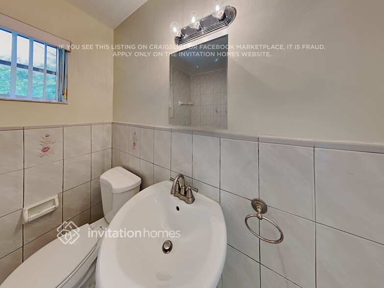 Building Photo - 9411 SW 192nd Dr