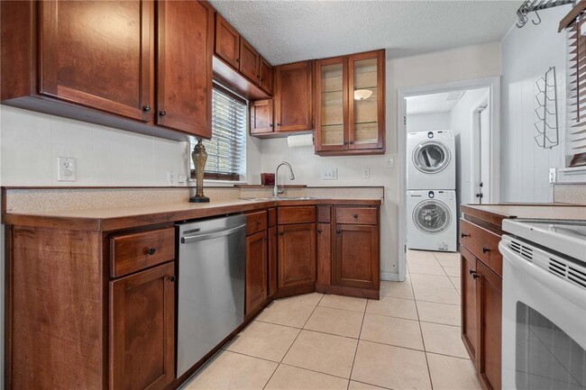 Building Photo - 3606 W Royal Palm Cir