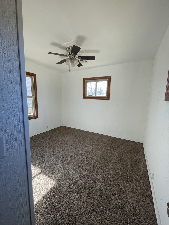 Building Photo - 401 E Krebs Ave