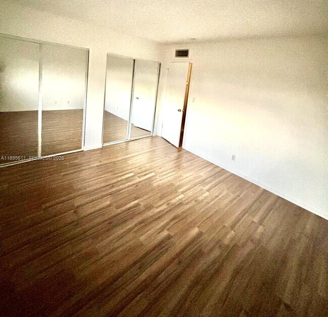 Building Photo - 1400 NE 54th St