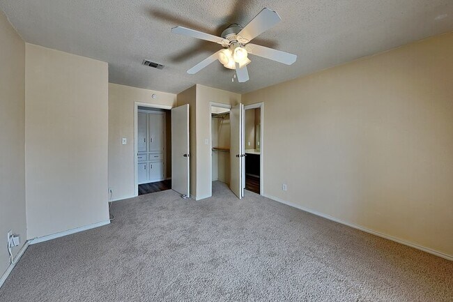 Building Photo - 1605 Brighton Dr