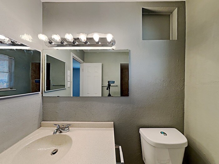Building Photo - 6420 Scottsdale Dr