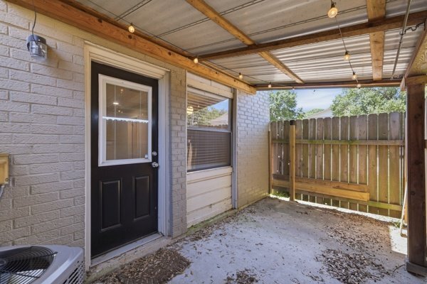 Building Photo - 1403 Airline Dr