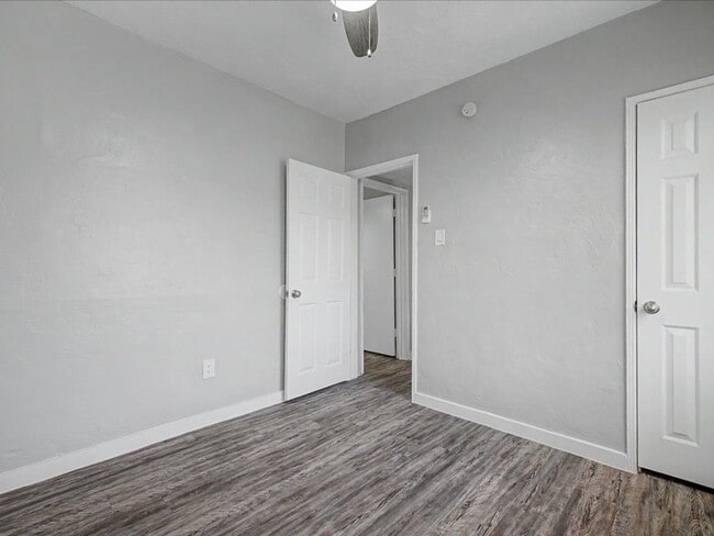 Building Photo - 2122 N Forgeus Ave