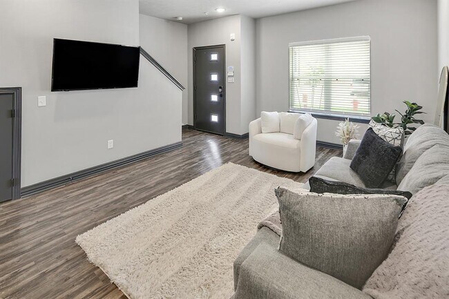 Building Photo - 1451 Associates Ave