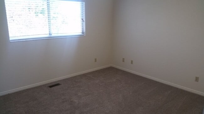 Building Photo - 1625 S 2000 W