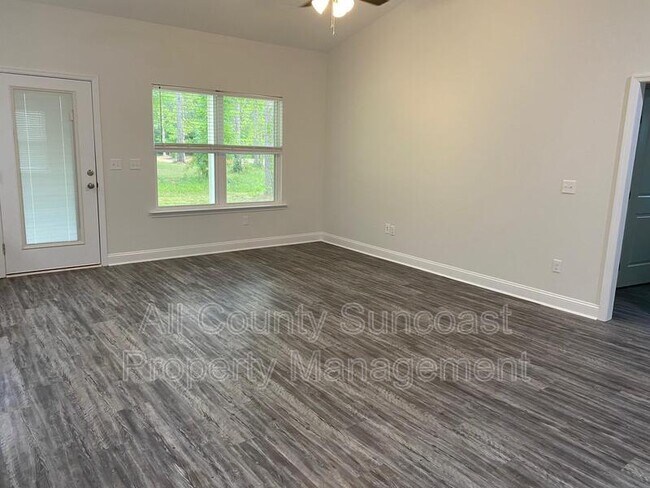 Building Photo - 1605 Willow Rd