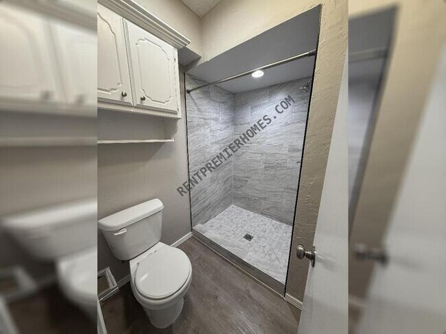 Building Photo - 1712 Haven Dr