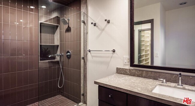 Building Photo - 2051 Kenilworth Ave