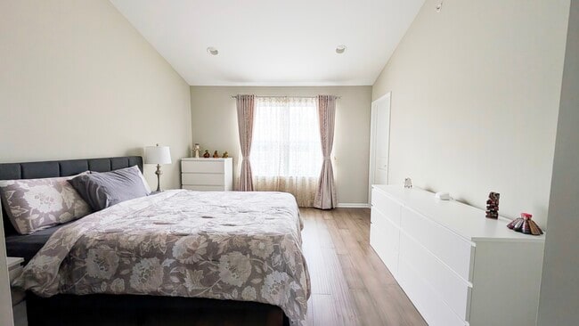 Building Photo - 30W001 Brayman Ct