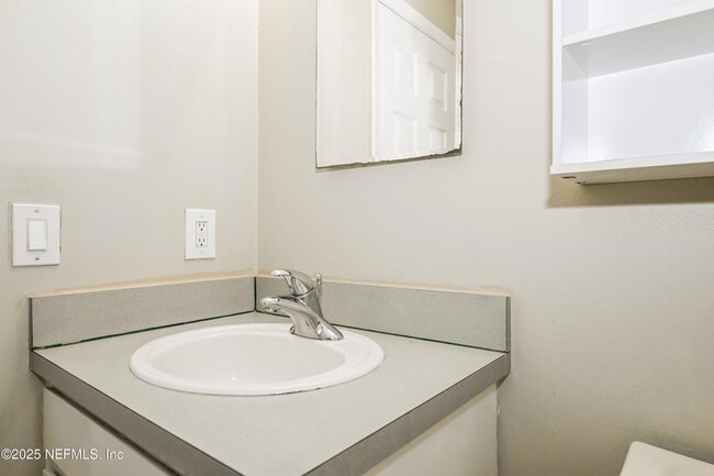 Building Photo - 1012 2nd St S