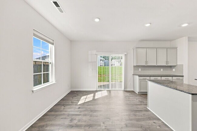 Building Photo - 2509 Summersby Dr