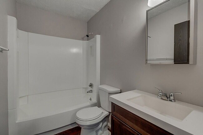 Building Photo - 422 S Miami Ave