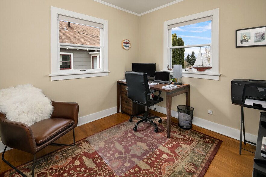 Building Photo - 2803 Queen Anne Ave N