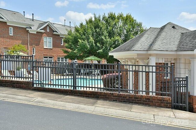 Building Photo - 4939 S Hill View Dr