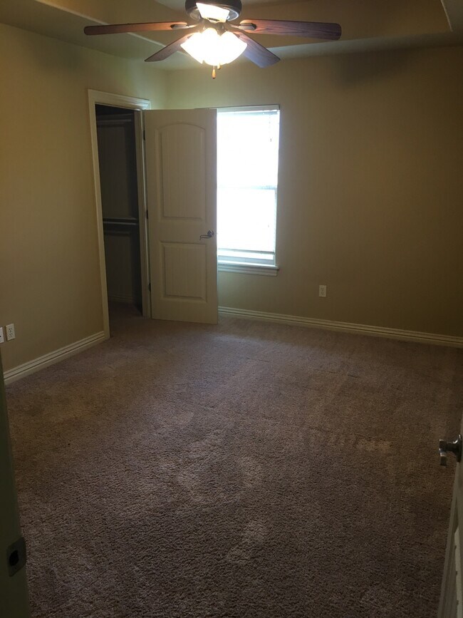 Building Photo - 4109 W Stoney Bend Dr