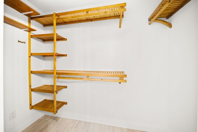 Building Photo - 37762 Drexell Dr