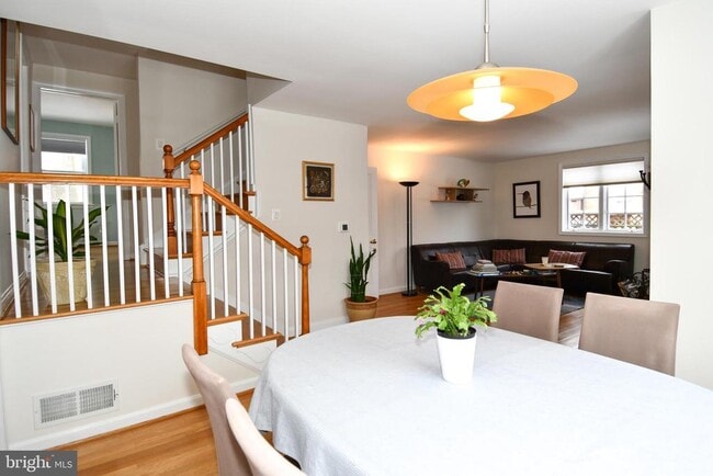 Building Photo - 854 N Liberty St