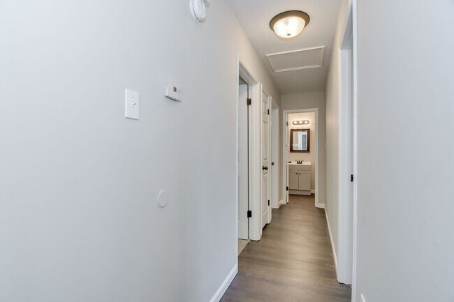 Building Photo - Excellent Newly Renovated Home!