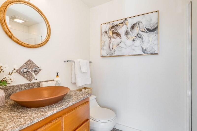 Building Photo - 2026 Fairview Ave E