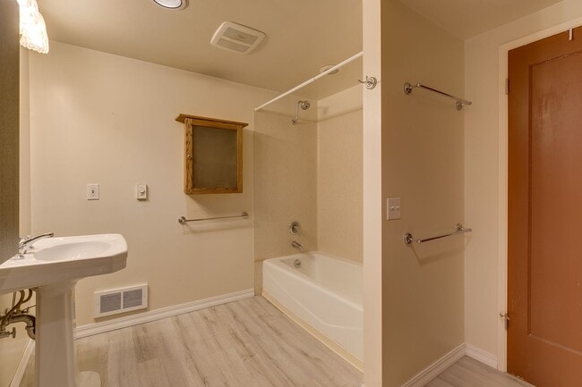 Building Photo - Seattle Home with HUGE yard in a Great Nei...