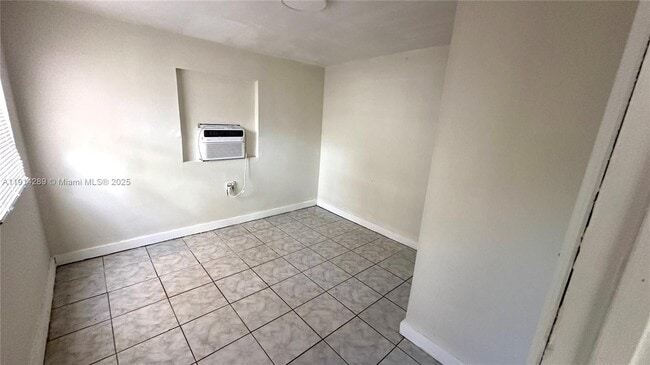 Building Photo - 2250 NE 136th St