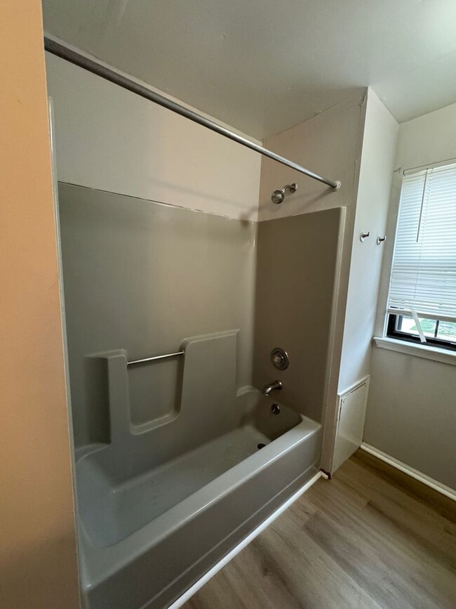 Building Photo - Perfect Single Family House Rental in Sick...
