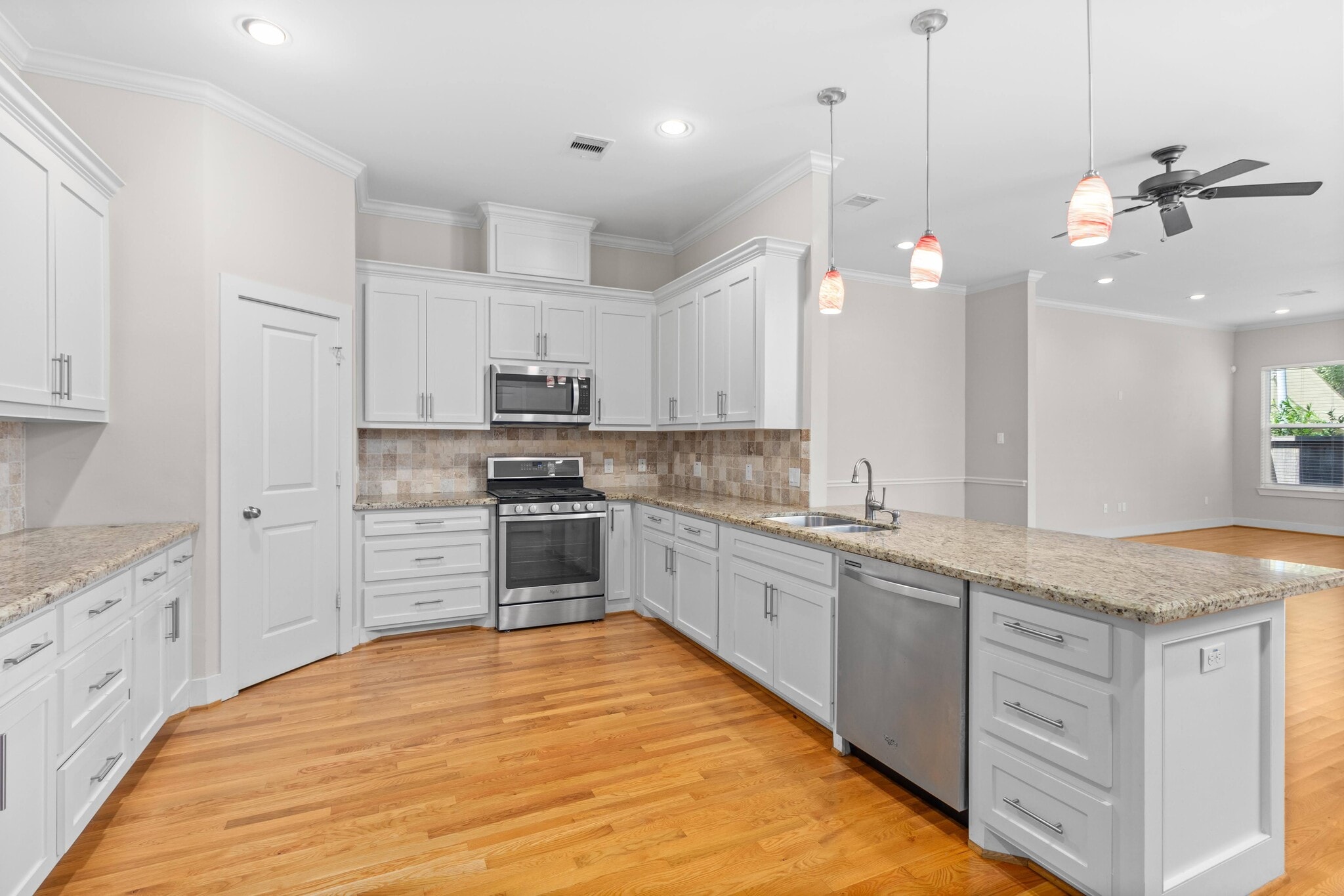 Building Photo - 1221 W 23rd St