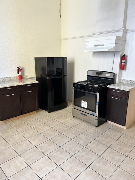 Kitchen - 2427 S Robertson St