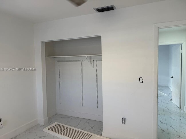 Building Photo - 1280 W 38th St