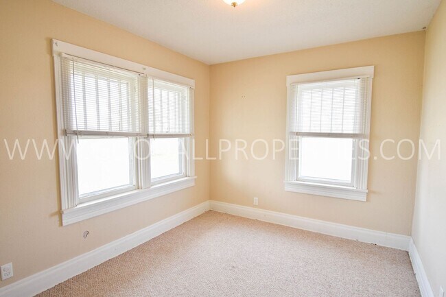 Building Photo - 2-Bedroom Farmhouse