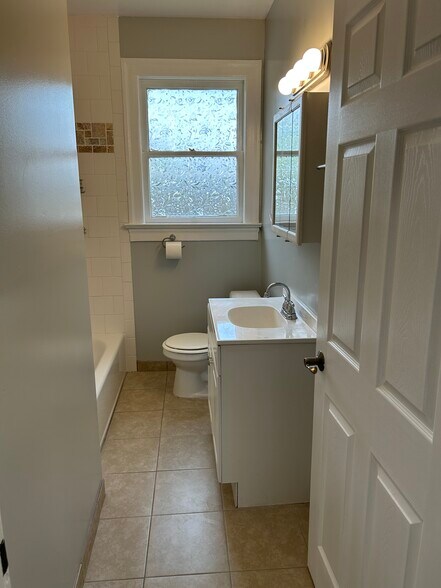 Building Photo - 2604 Dellwood Ave