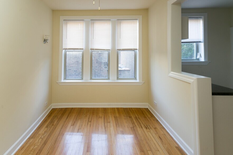 Building Photo - 559 W Aldine Ave