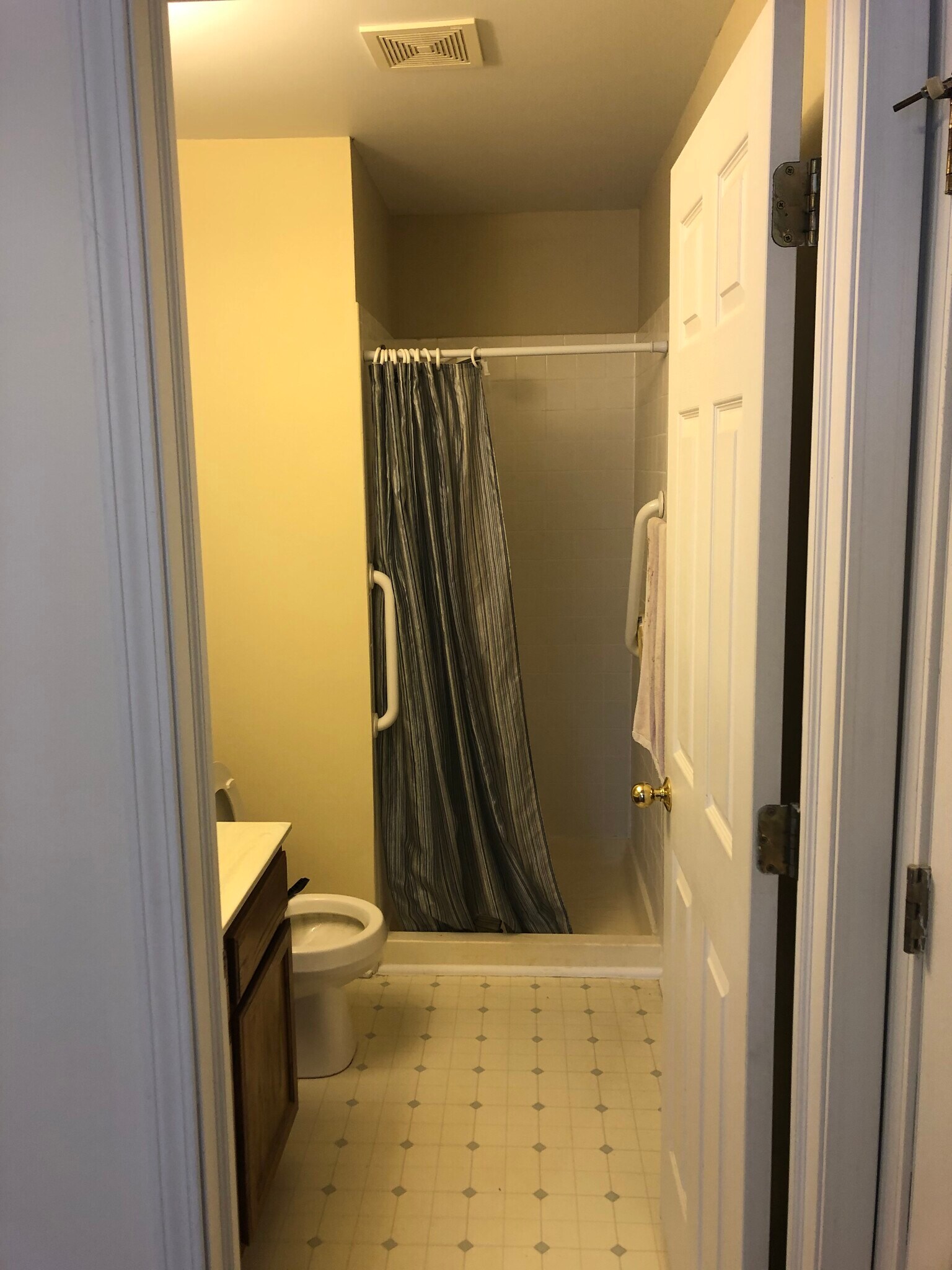 Building Photo - 320 Crestview Dr