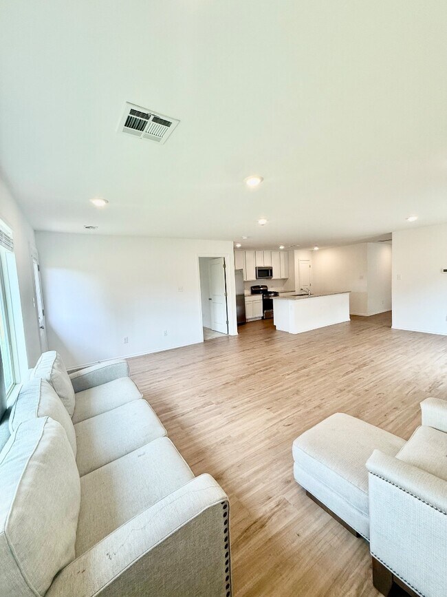 Building Photo - 3733 Palmetto Blf Dr