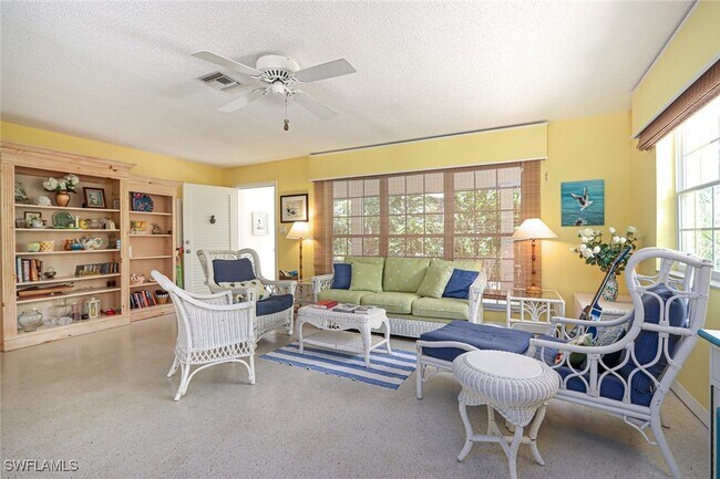 Building Photo - 361 1st Ave N