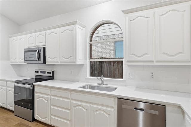 Building Photo - 10260 Los Barros Trail