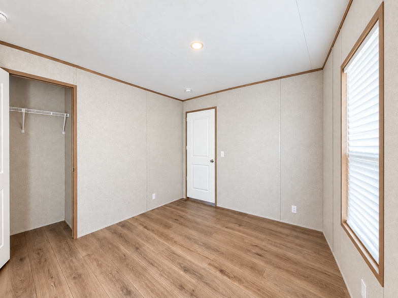 Building Photo - 129 Paramount Dr